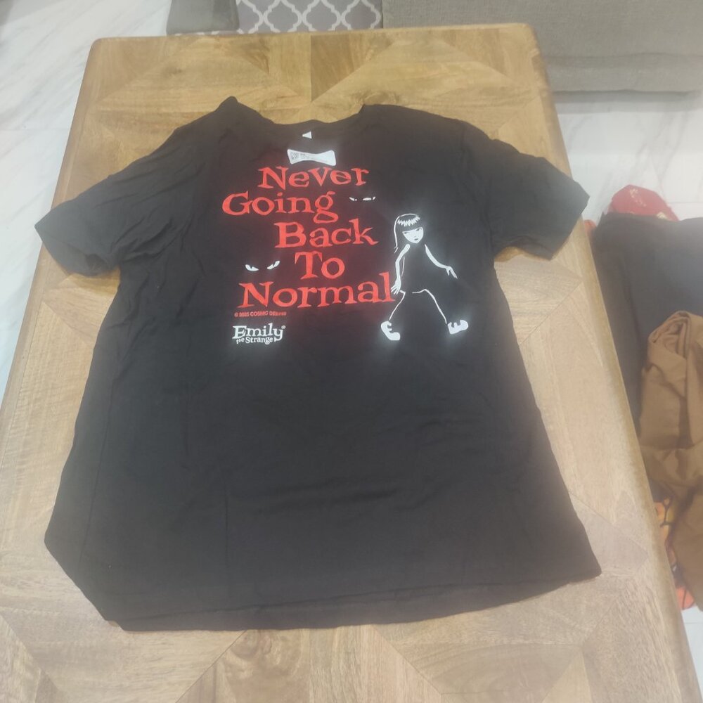Hot Topic Emily The strange Tee size 2xl
